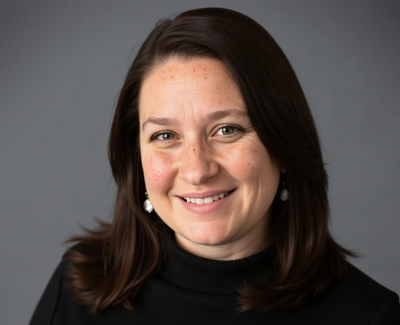 Image of author Alicia Bellezza-Watts on a gray background
